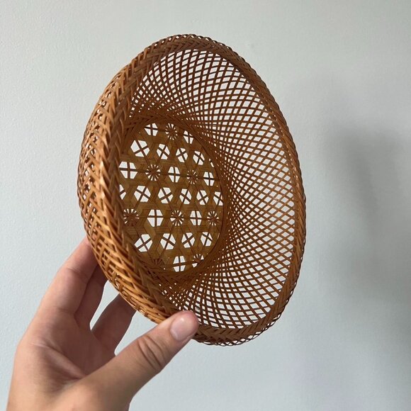 Vintage Woven Blonde Wicker Basket - Picture 3 of 4